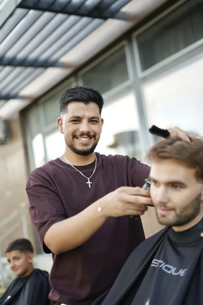 Šišanje kod festivalskog barbera